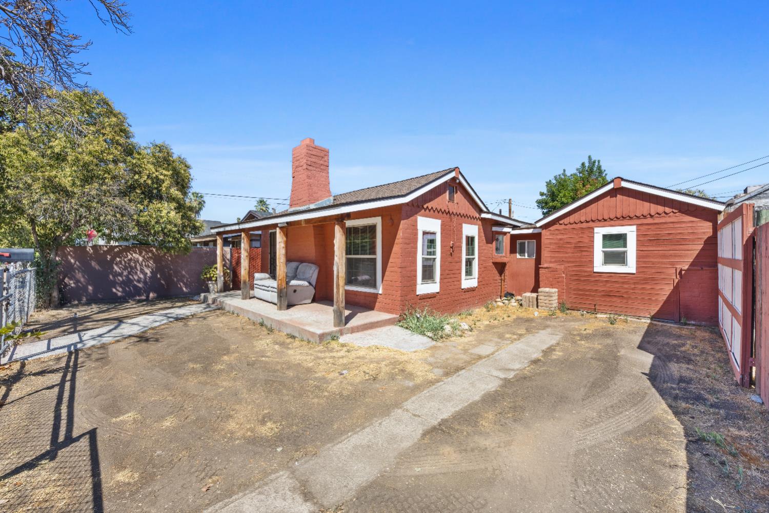 523 S 8Th St, Fresno, CA 93702