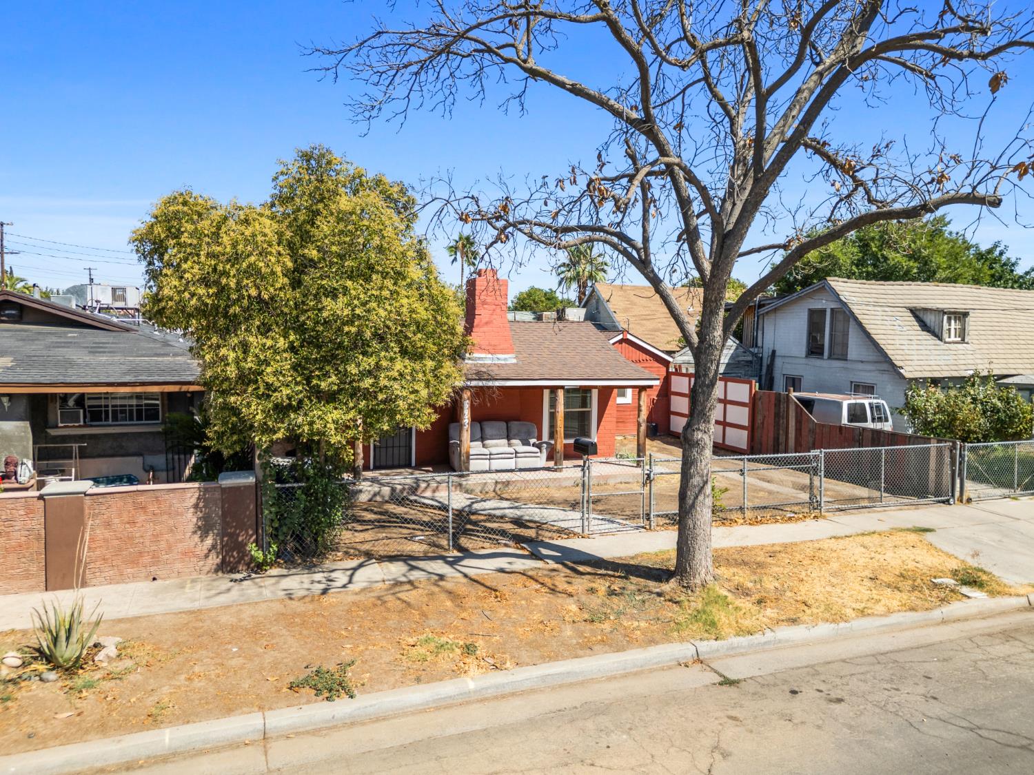 523 S 8Th St, Fresno, CA 93702