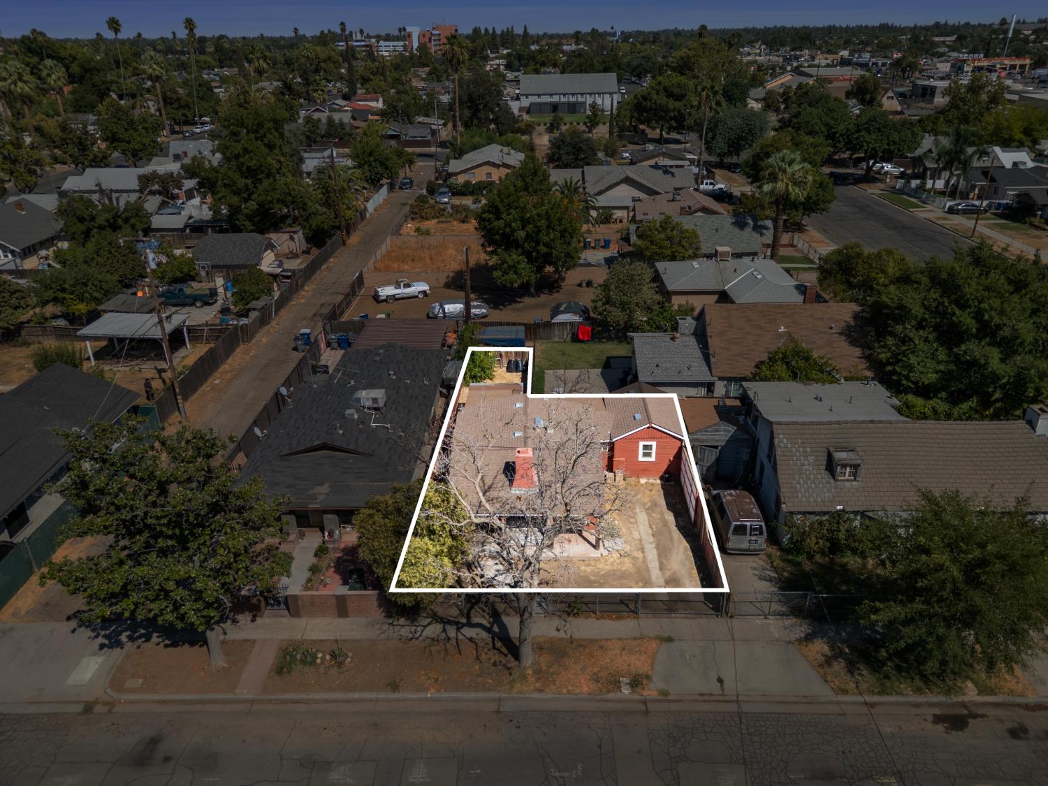 523 S 8Th St, Fresno, CA 93702