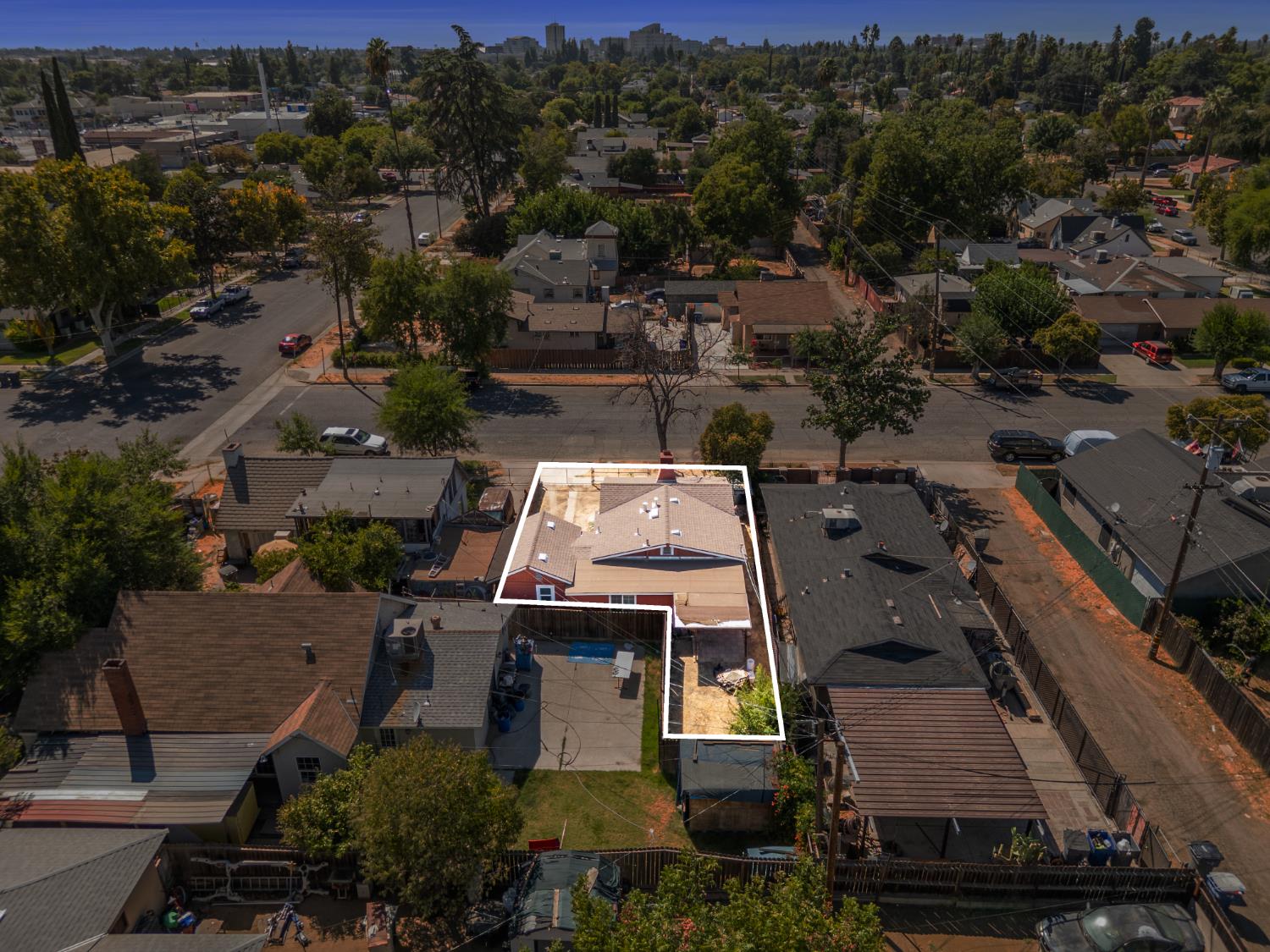 523 S 8Th St, Fresno, CA 93702