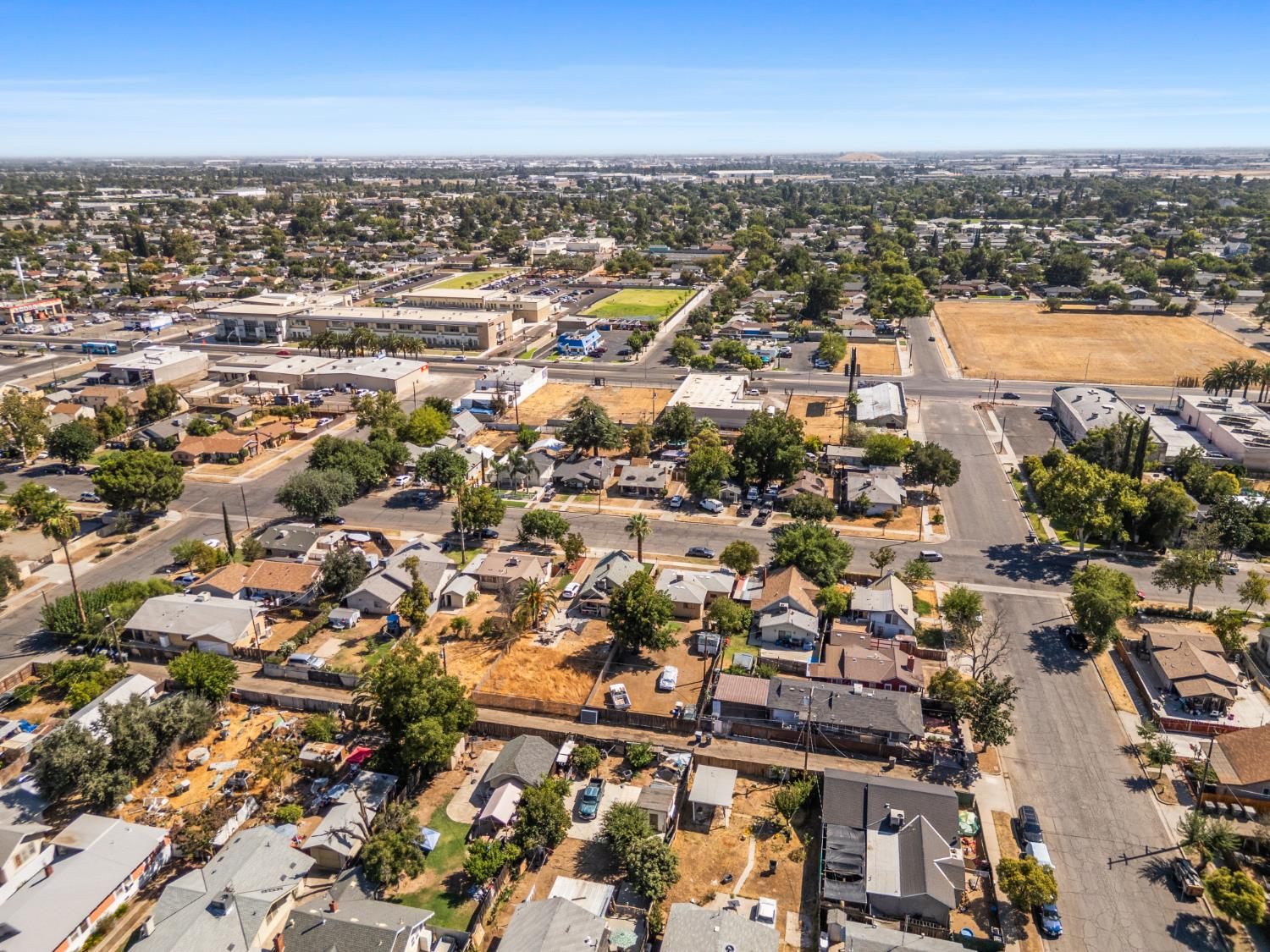 523 S 8Th St, Fresno, CA 93702