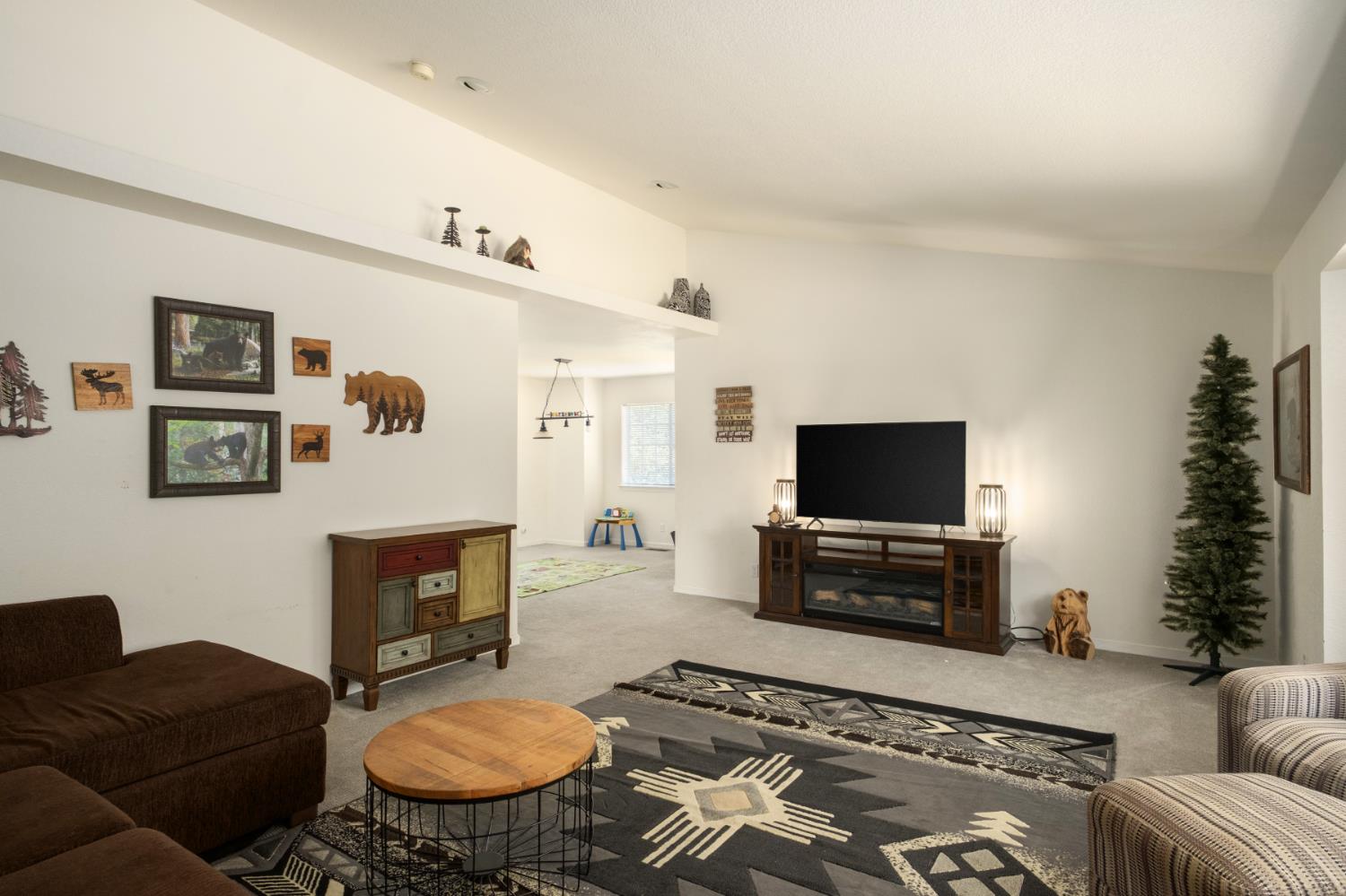 39301 Moonray Ln, Oakhurst, CA 93644