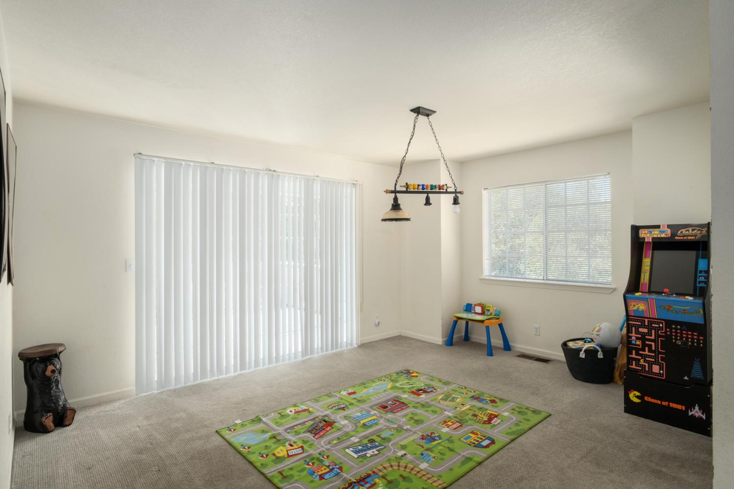 39301 Moonray Ln, Oakhurst, CA 93644