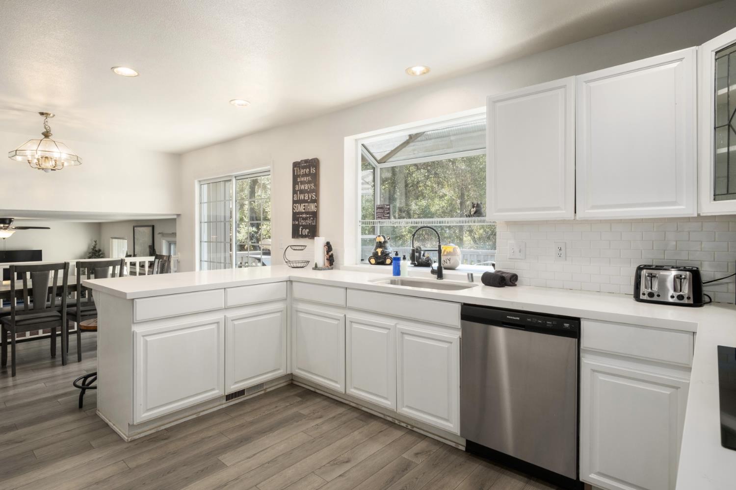 39301 Moonray Ln, Oakhurst, CA 93644