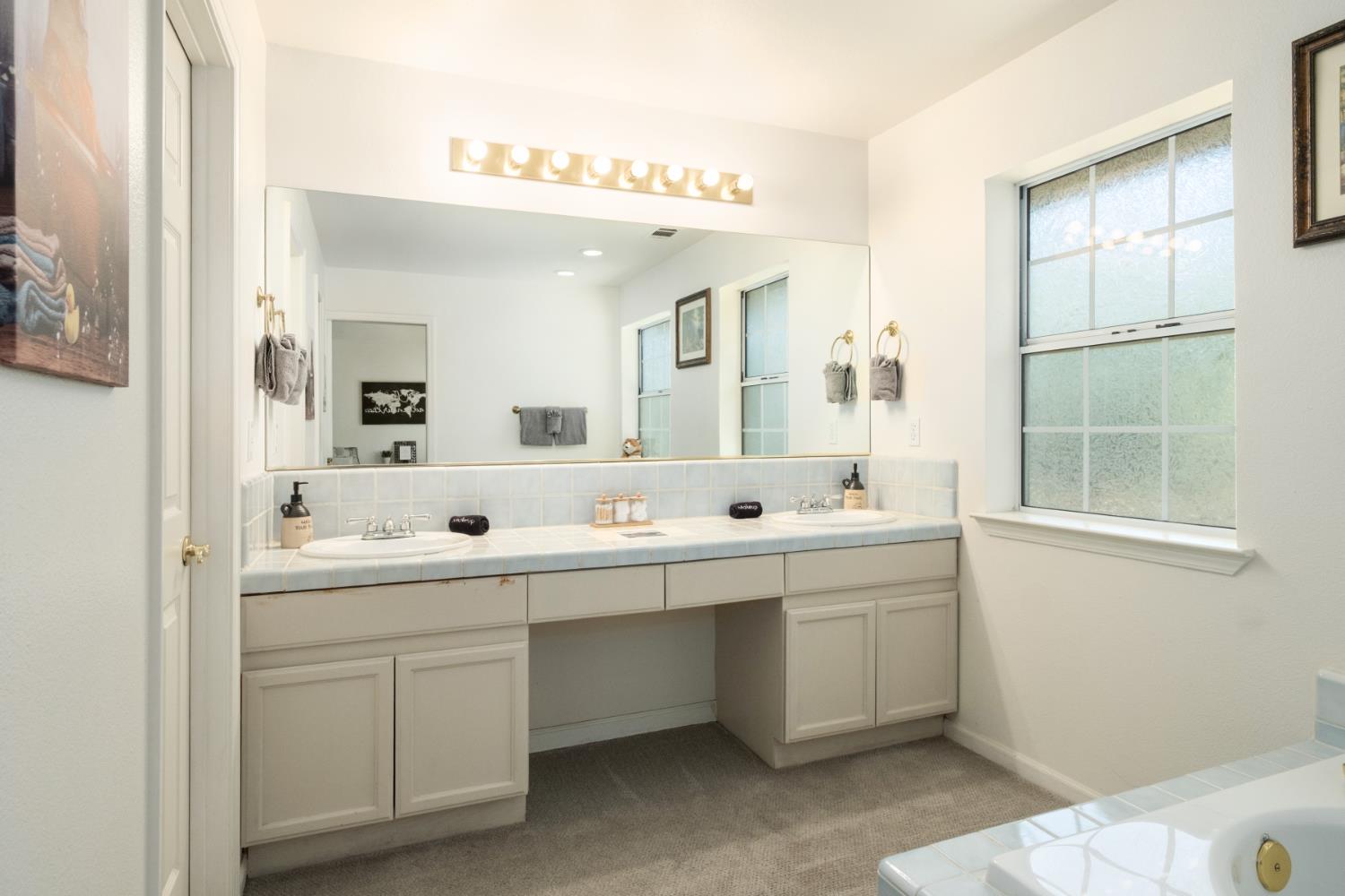 39301 Moonray Ln, Oakhurst, CA 93644