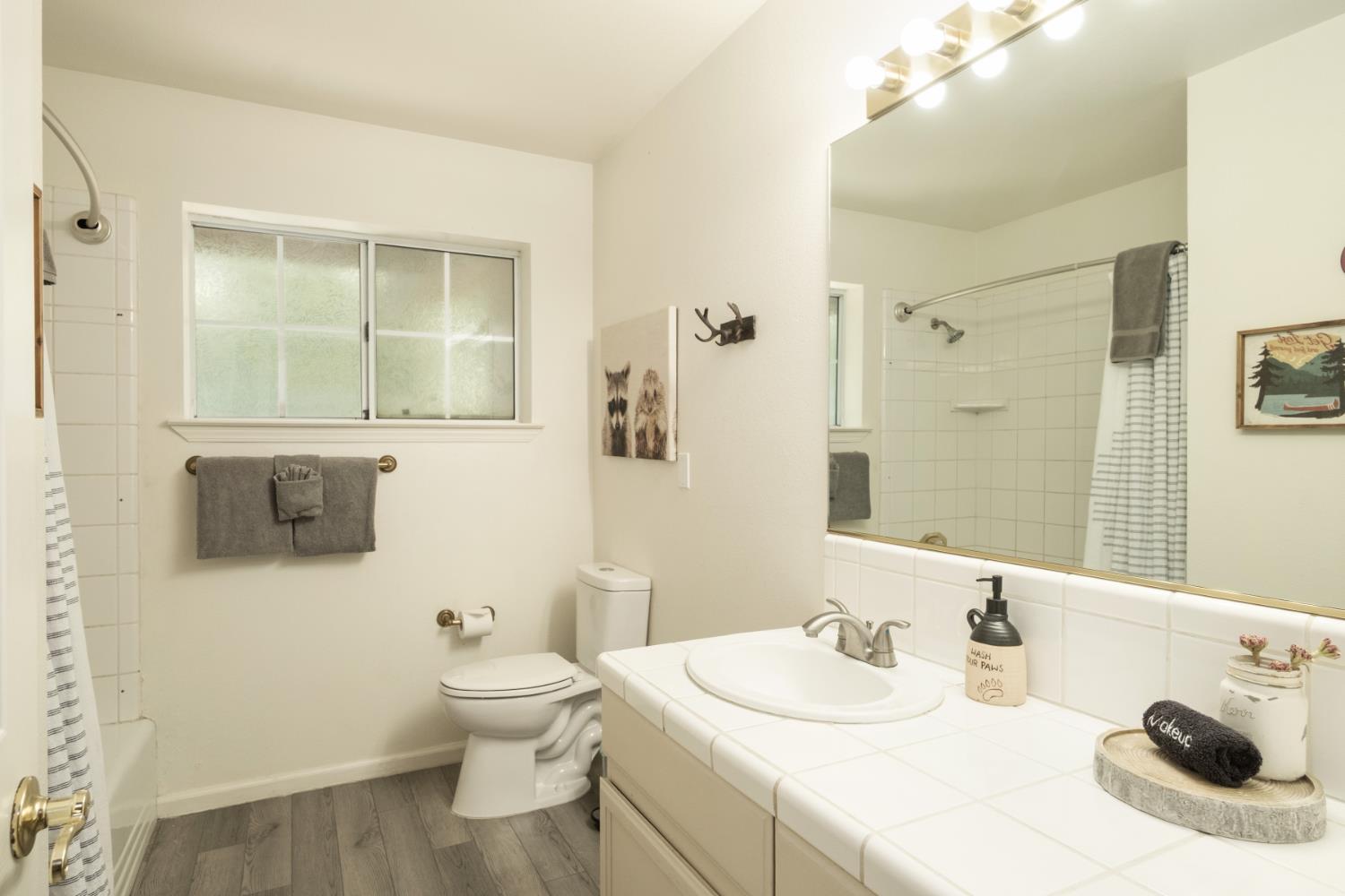 39301 Moonray Ln, Oakhurst, CA 93644