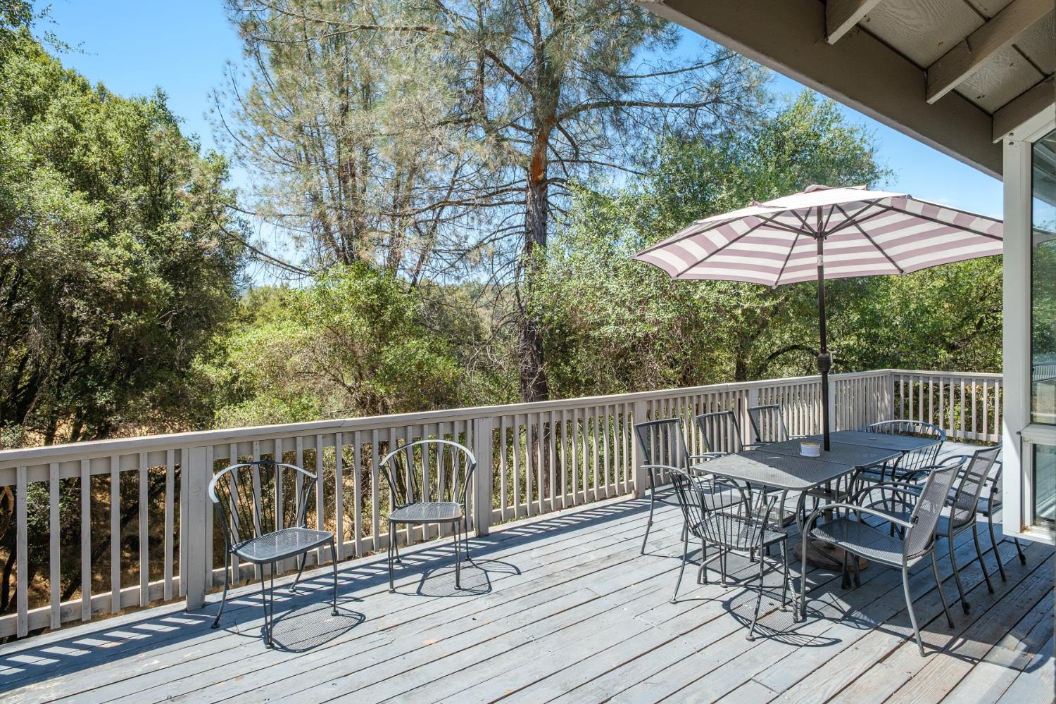 39301 Moonray Ln, Oakhurst, CA 93644