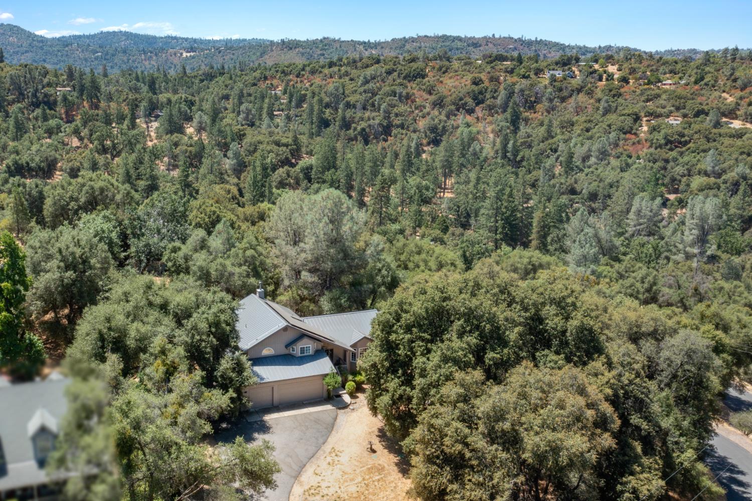 39301 Moonray Ln, Oakhurst, CA 93644