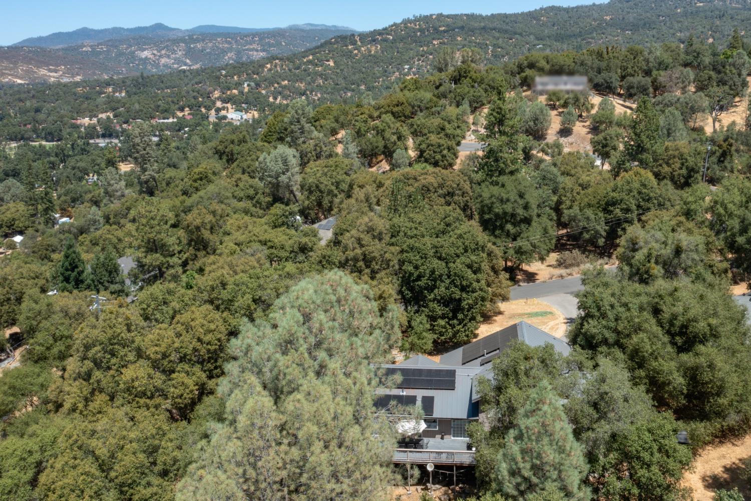 39301 Moonray Ln, Oakhurst, CA 93644
