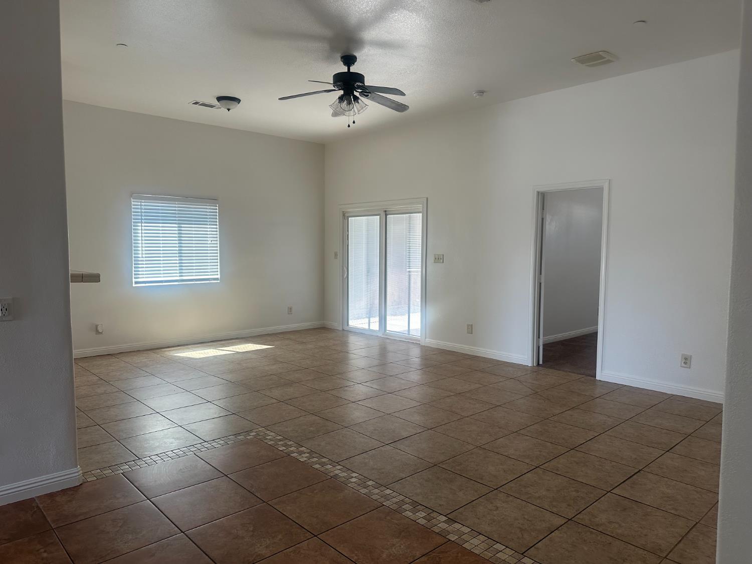 4863 N Doon Way, Fresno, CA 93726