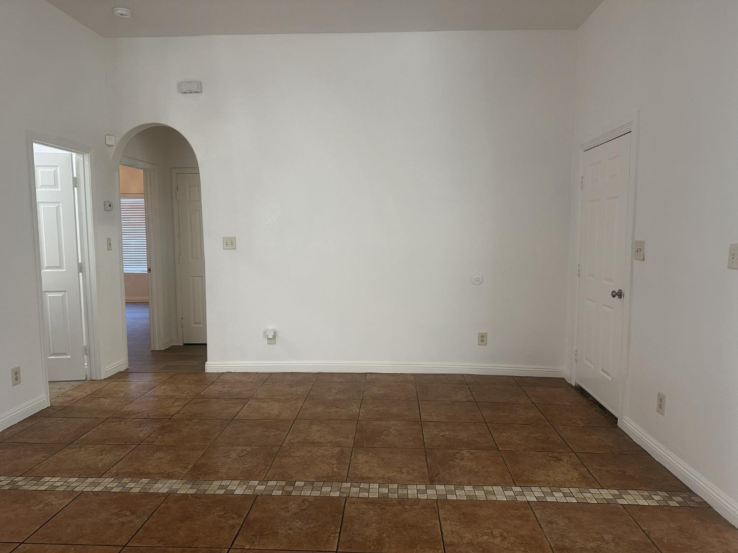 4863 N Doon Way, Fresno, CA 93726