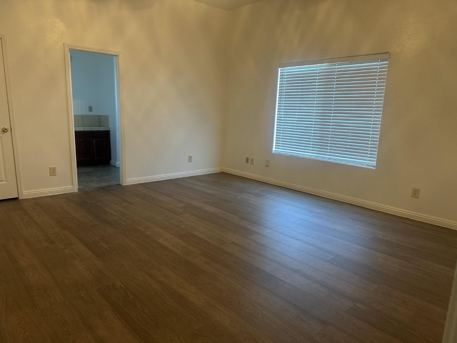 4863 N Doon Way, Fresno, CA 93726