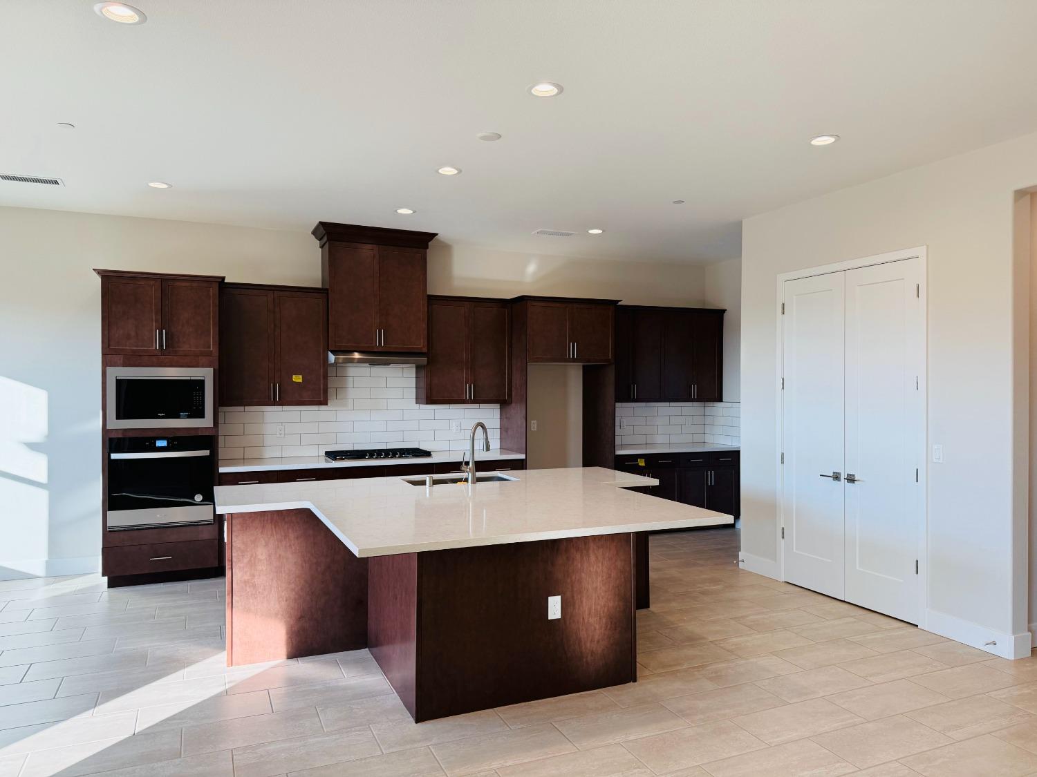 4132 Blackfish Rd, Madera, CA 93636