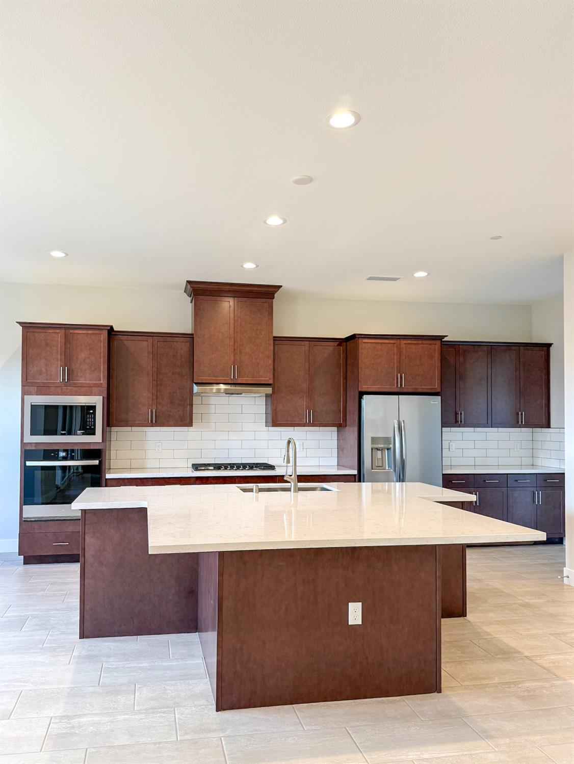 4132 Blackfish Rd, Madera, CA 93636