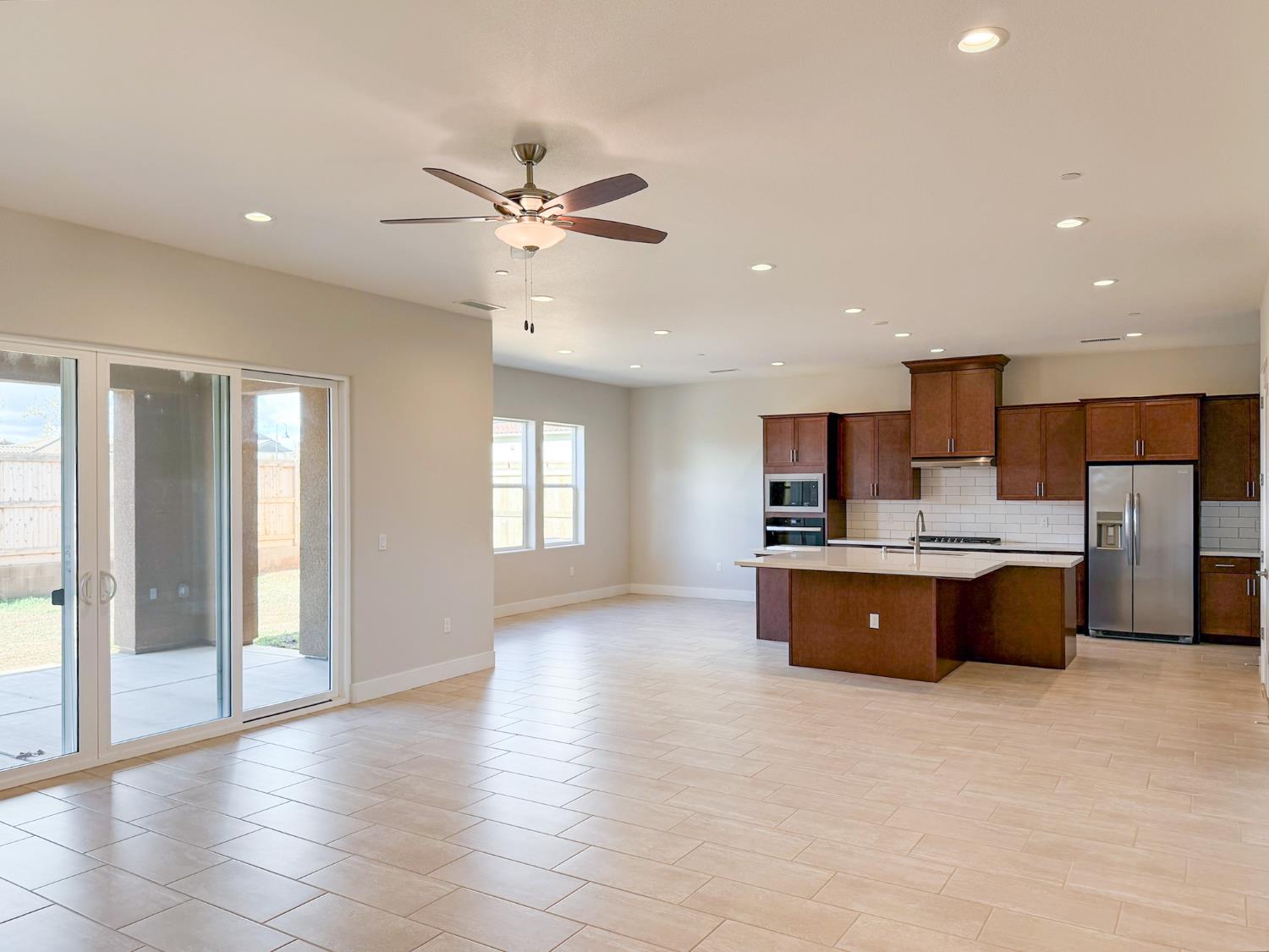 4132 Blackfish Rd, Madera, CA 93636