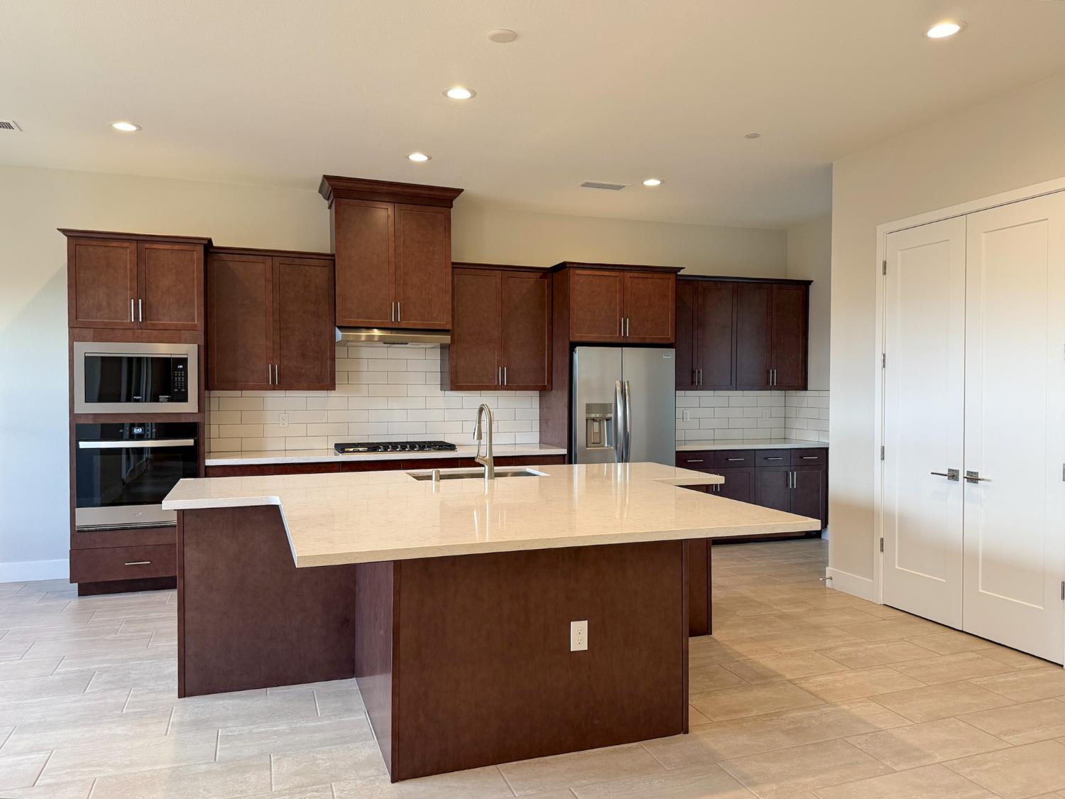 4132 Blackfish Rd, Madera, CA 93636