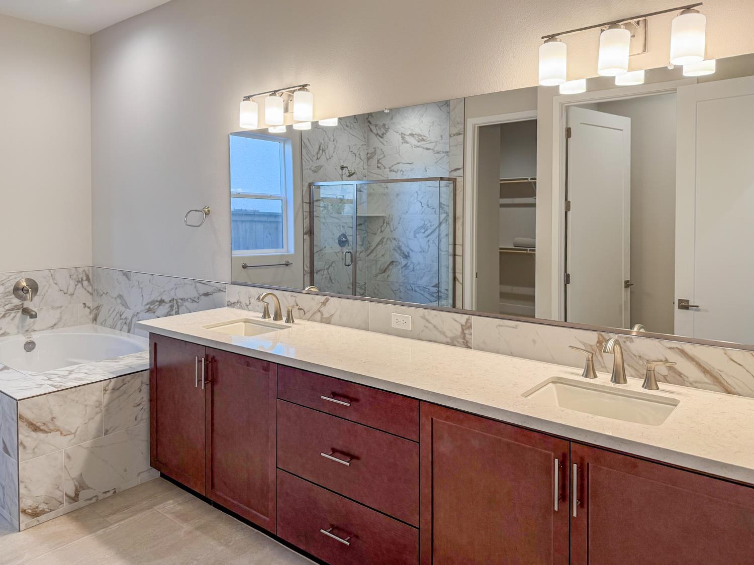 4132 Blackfish Rd, Madera, CA 93636