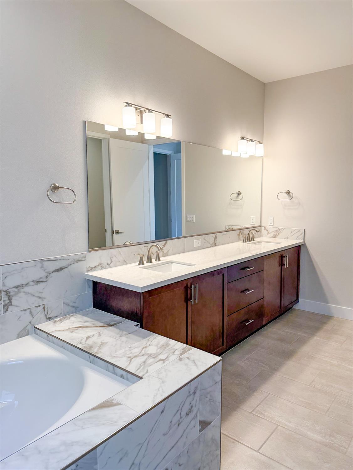 4132 Blackfish Rd, Madera, CA 93636