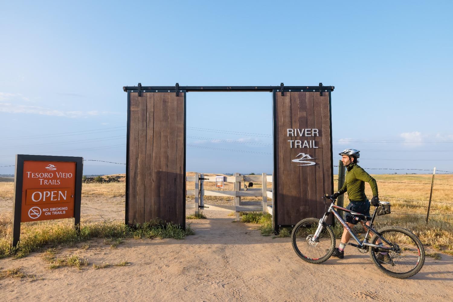 4132 Blackfish Rd, Madera, CA 93636