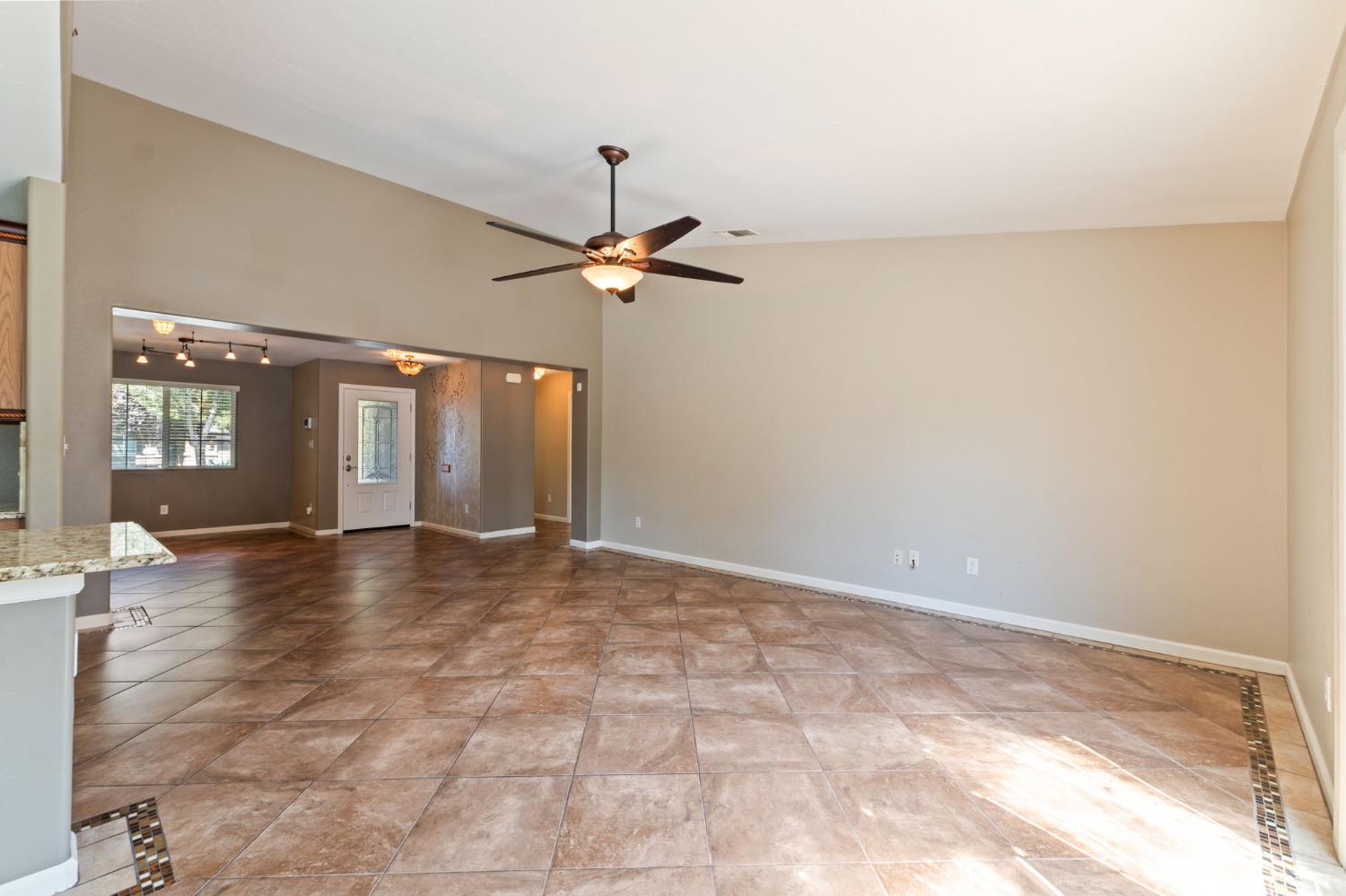 2667 W Payson Ave, Visalia, CA 93291