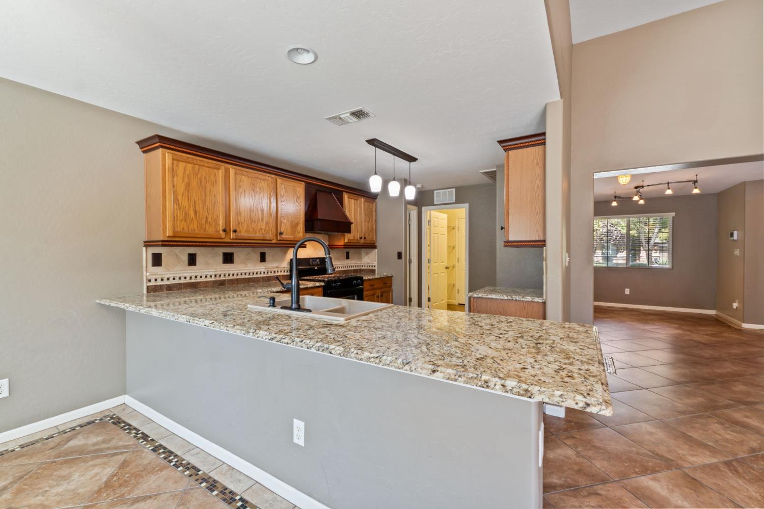 2667 W Payson Ave, Visalia, CA 93291