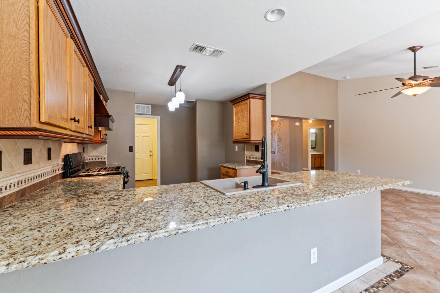 2667 W Payson Ave, Visalia, CA 93291