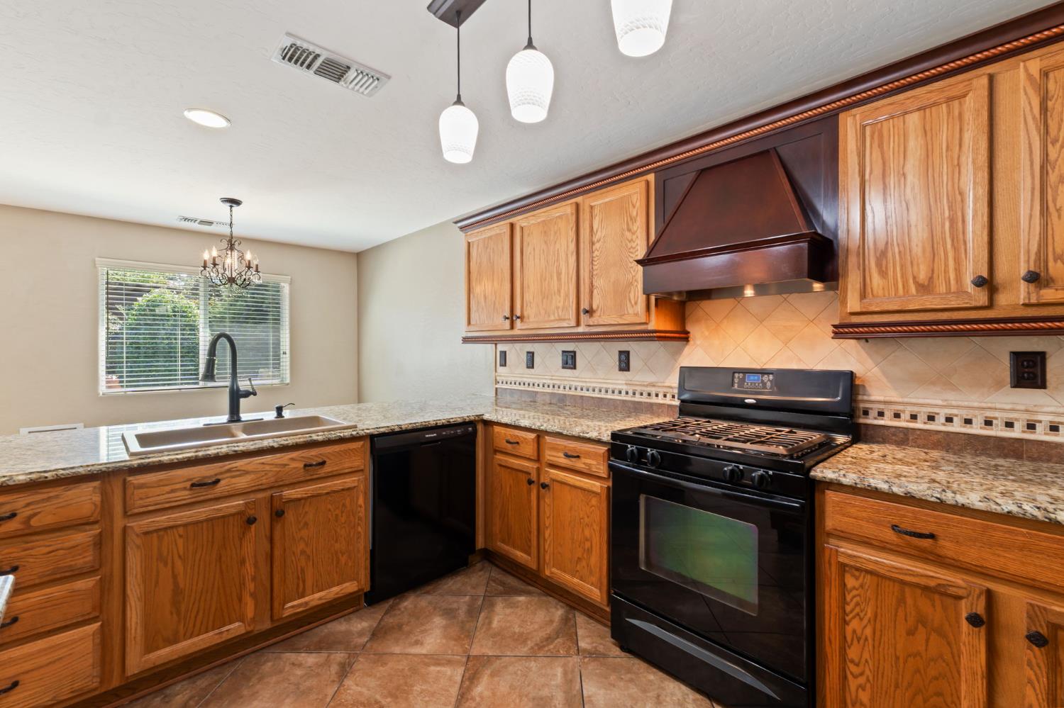 2667 W Payson Ave, Visalia, CA 93291