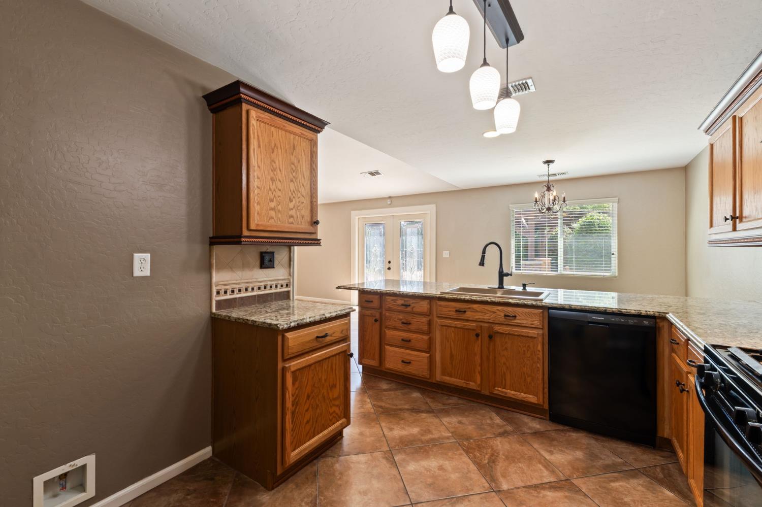 2667 W Payson Ave, Visalia, CA 93291