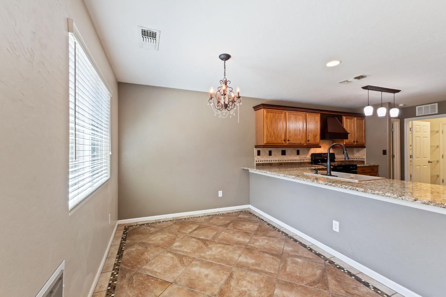 2667 W Payson Ave, Visalia, CA 93291