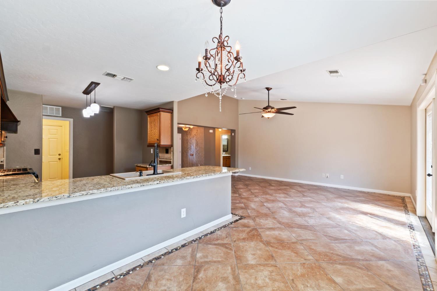 2667 W Payson Ave, Visalia, CA 93291