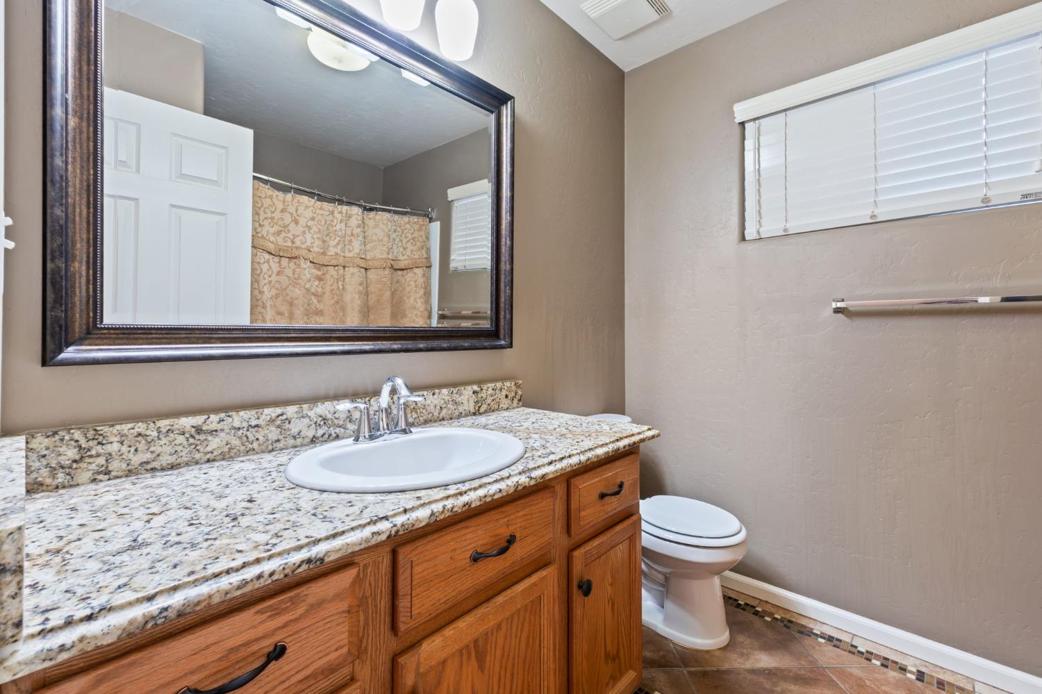 2667 W Payson Ave, Visalia, CA 93291