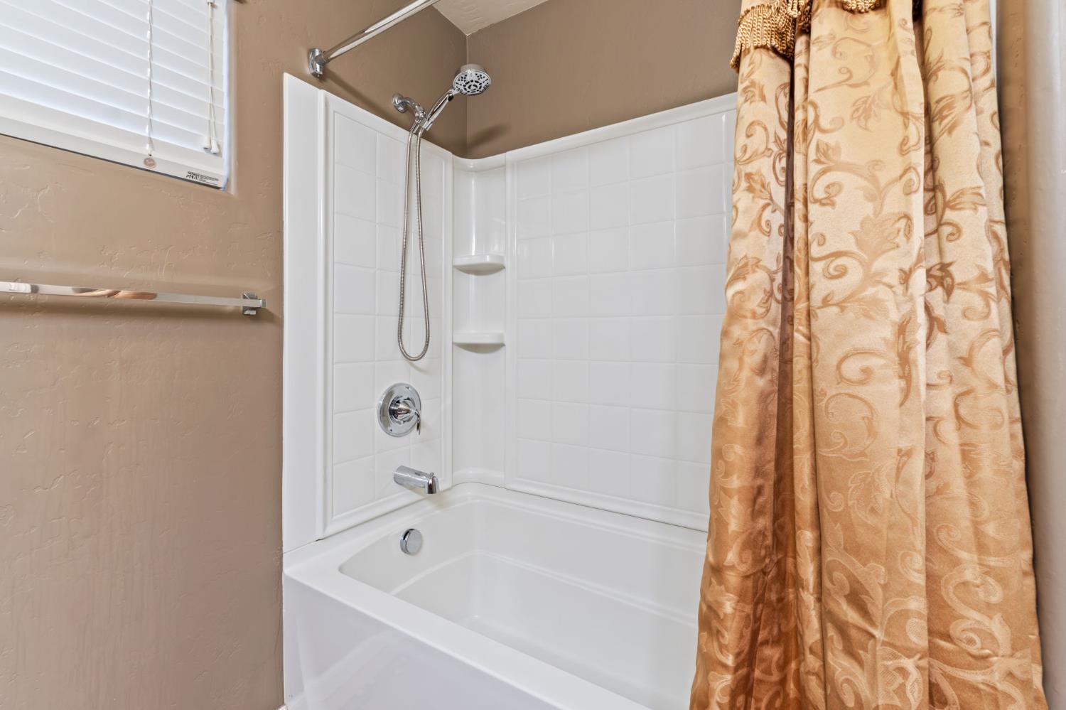 2667 W Payson Ave, Visalia, CA 93291