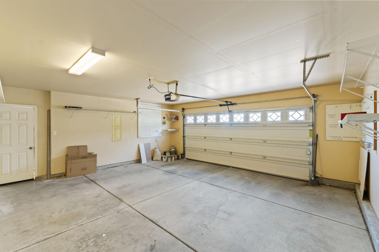 2667 W Payson Ave, Visalia, CA 93291