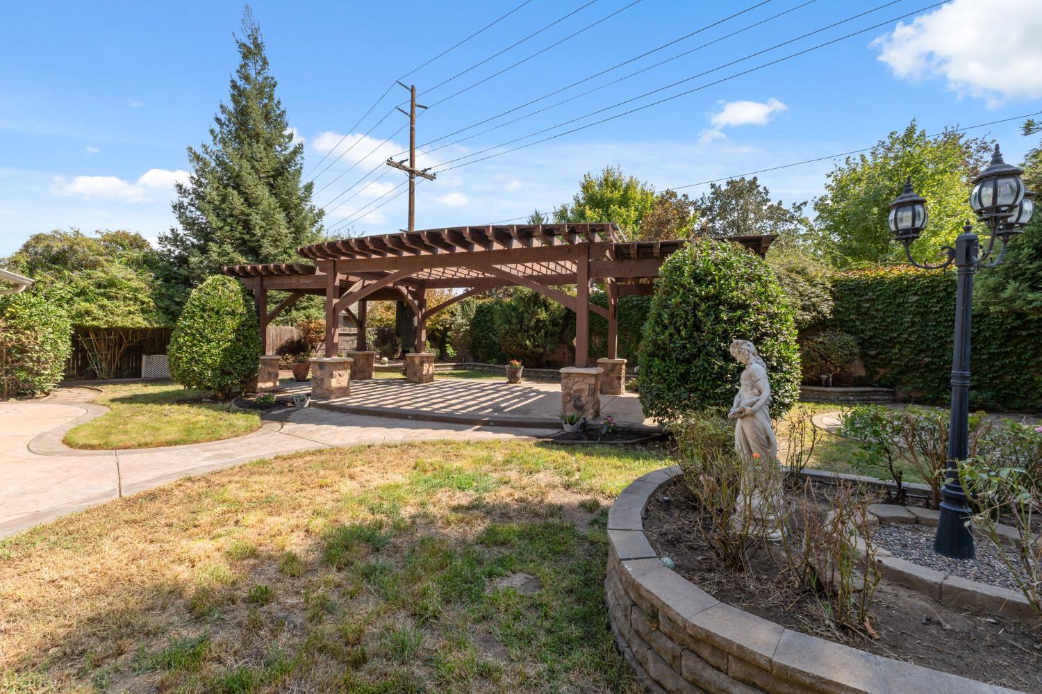 2667 W Payson Ave, Visalia, CA 93291