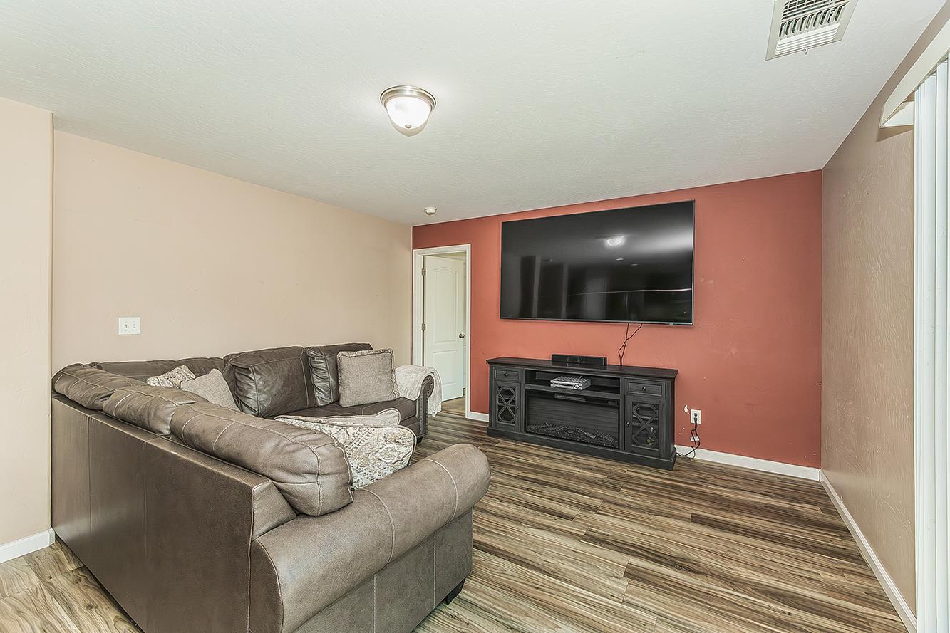 337 S Stanford Ave, Fresno, CA 93727