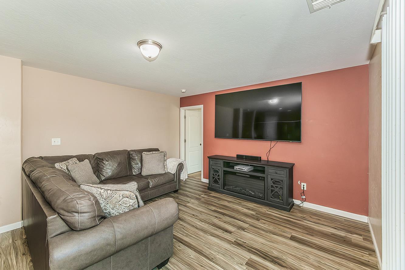 337 S Stanford Ave, Fresno, CA 93727