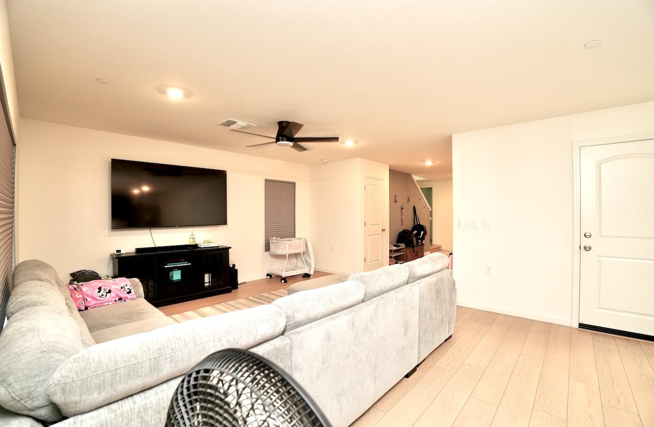 6664 E Washington Ave, Fresno, CA 93727