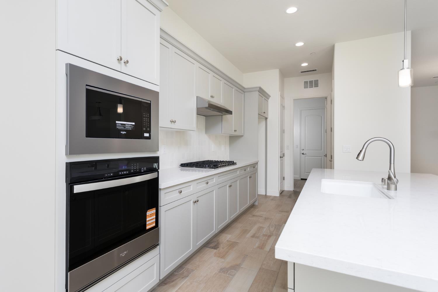 2112 Daffodil St, Kingsburg, CA 93631