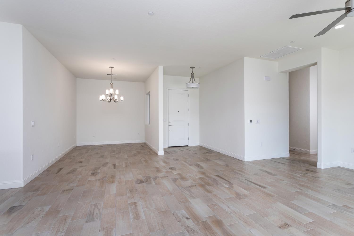 2112 Daffodil St, Kingsburg, CA 93631