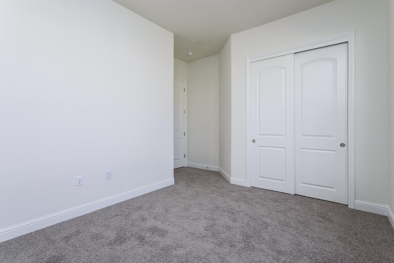 2112 Daffodil St, Kingsburg, CA 93631