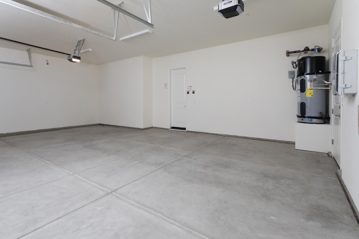 2112 Daffodil St, Kingsburg, CA 93631