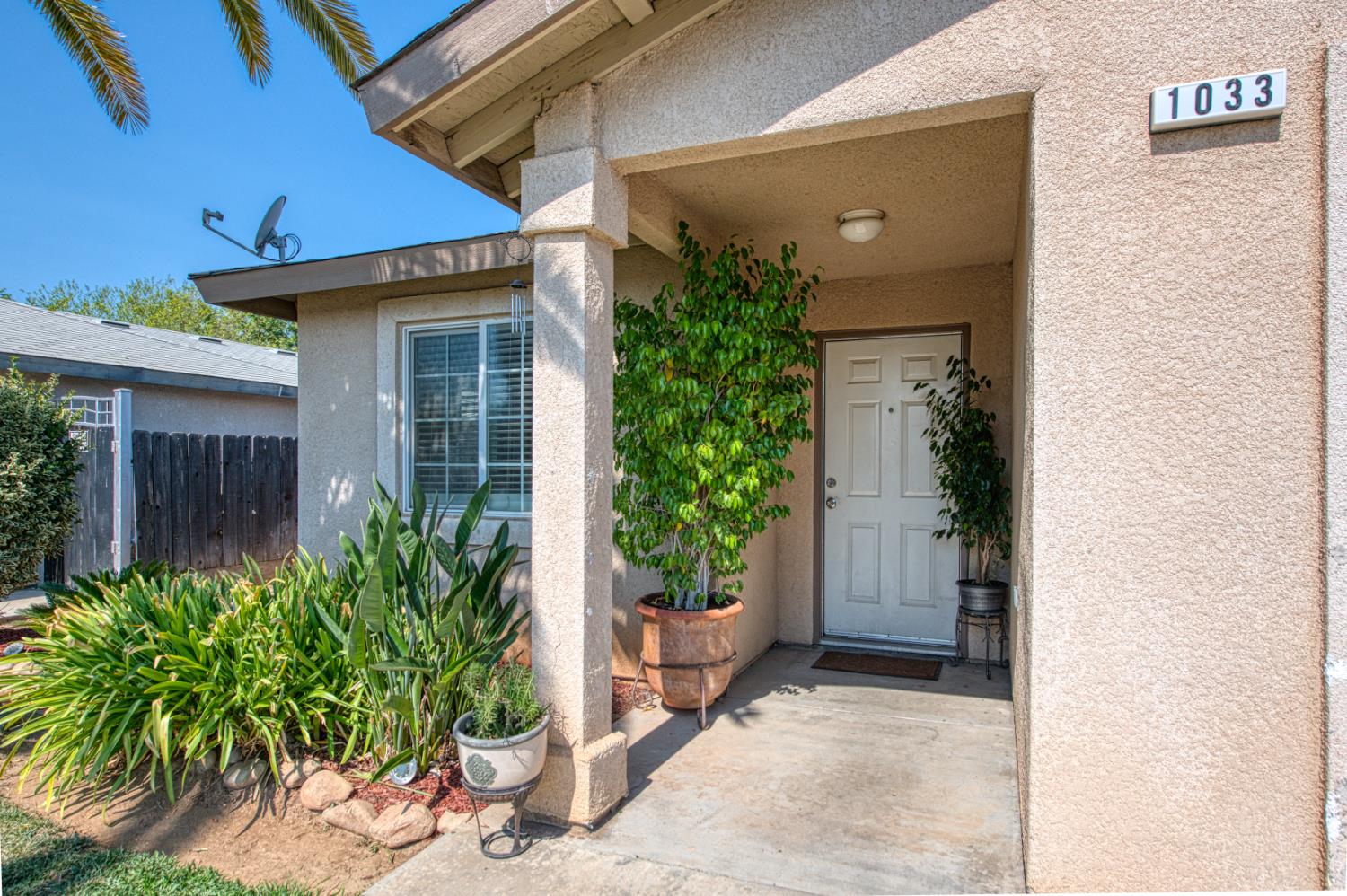 1033 Koufax, Madera, CA 93638