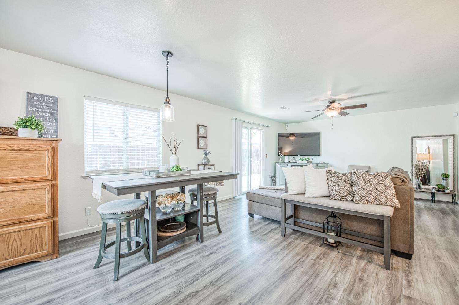 1033 Koufax, Madera, CA 93638