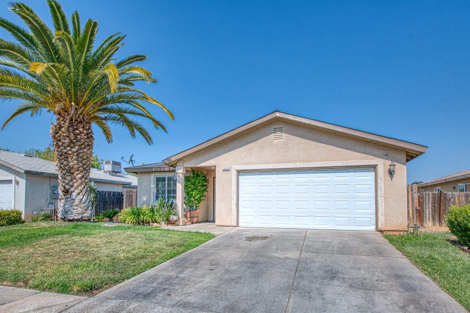 1033 Koufax, Madera, CA 93638