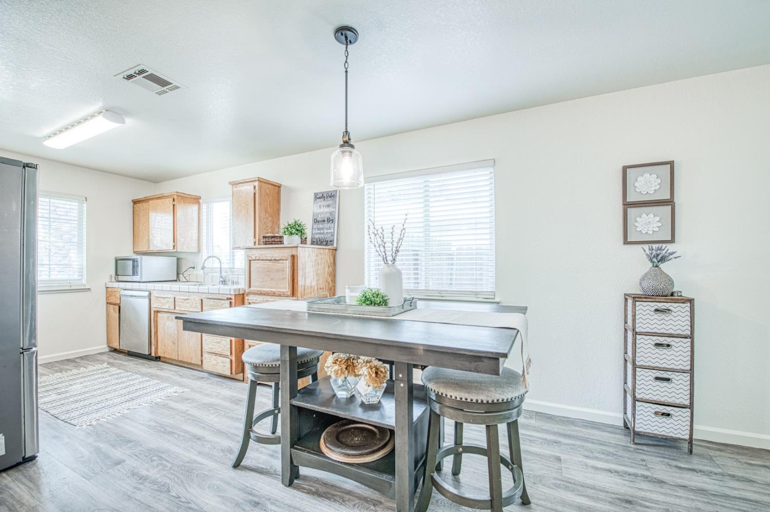 1033 Koufax, Madera, CA 93638