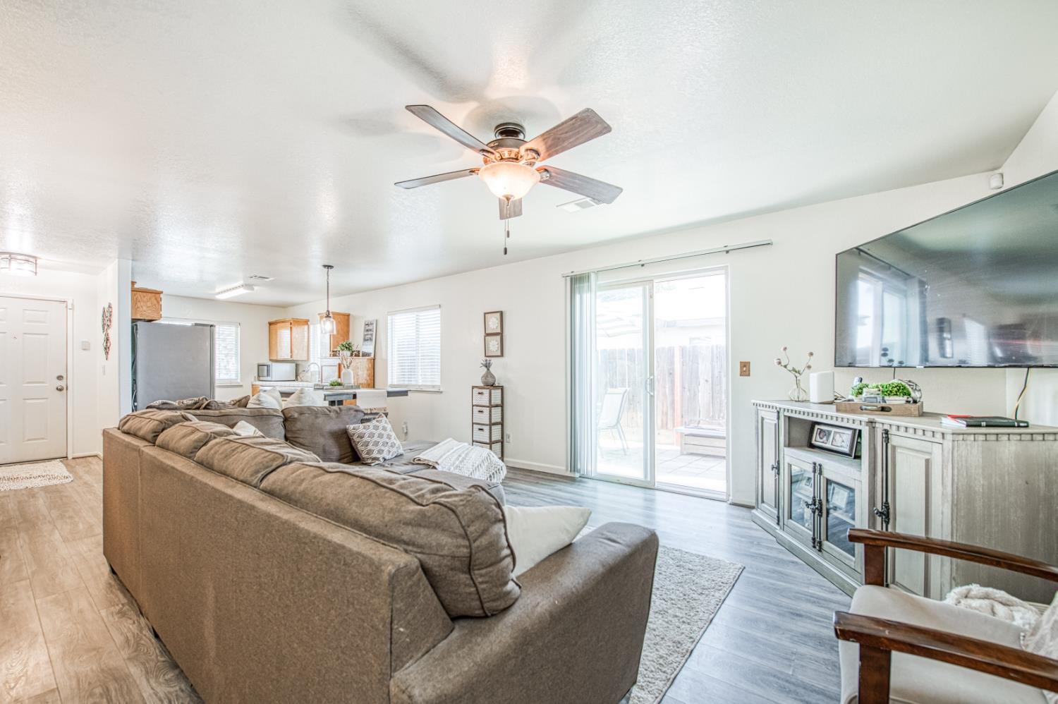 1033 Koufax, Madera, CA 93638