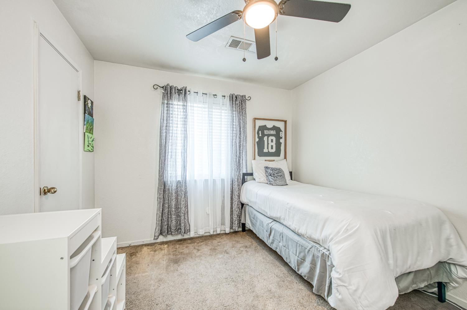 1033 Koufax, Madera, CA 93638