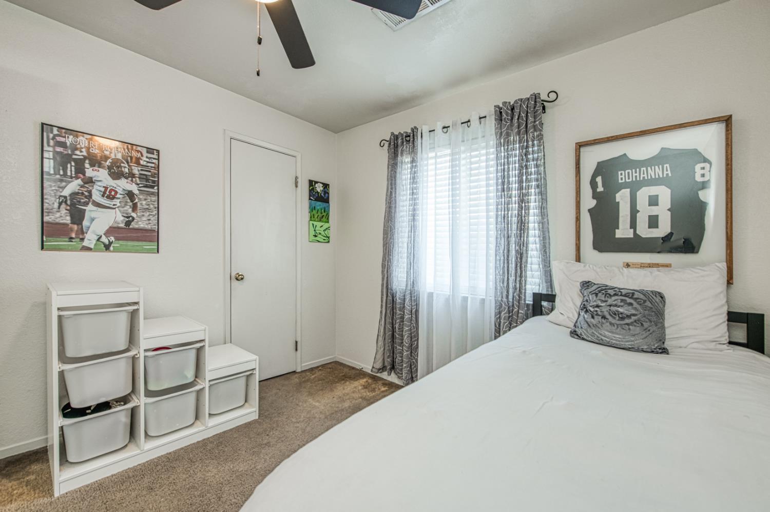 1033 Koufax, Madera, CA 93638