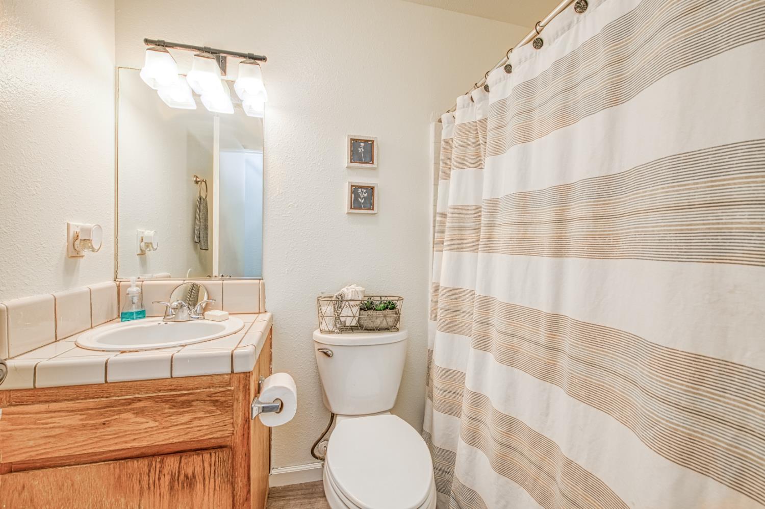 1033 Koufax, Madera, CA 93638