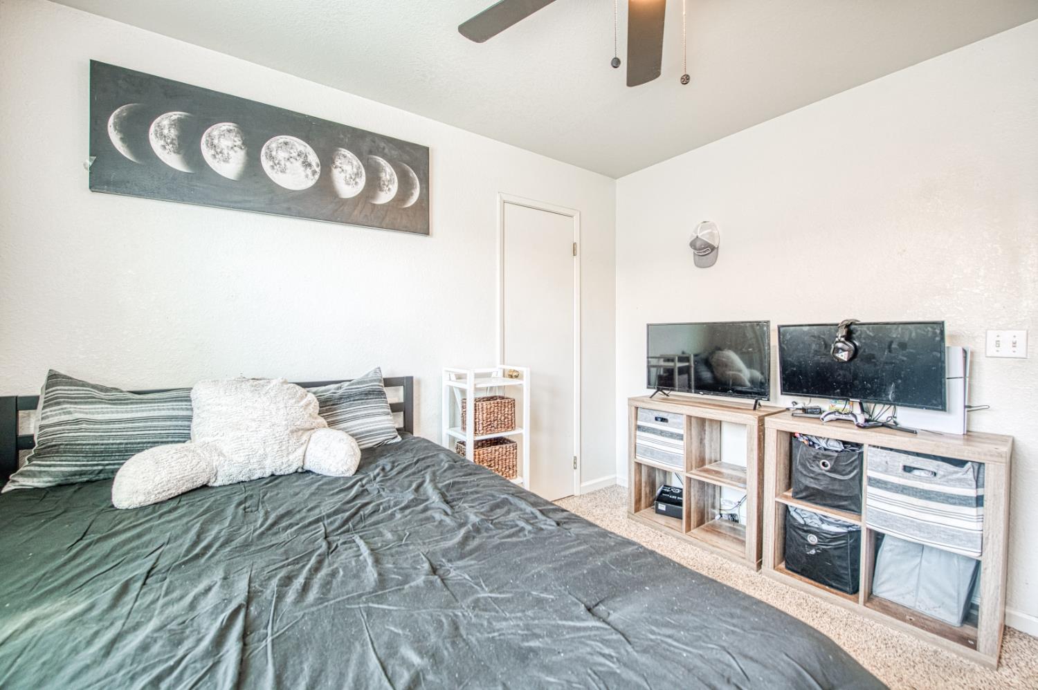 1033 Koufax, Madera, CA 93638